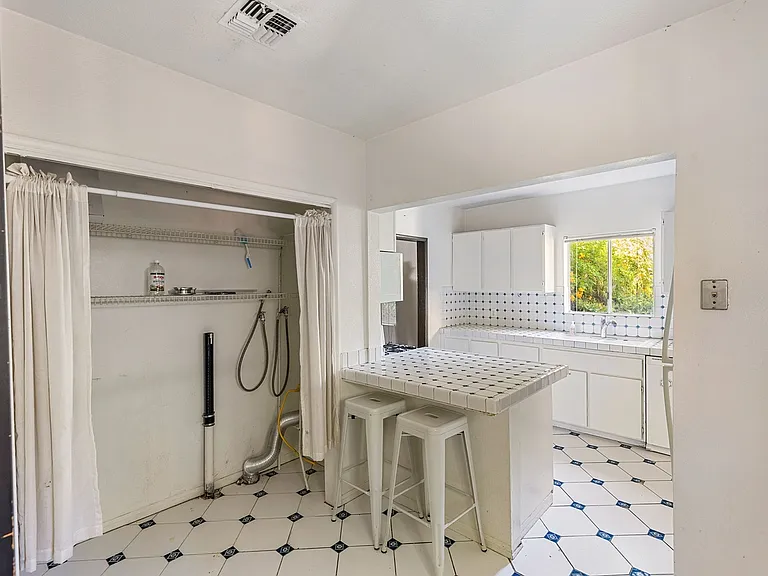 5723 Stansbury Ave #1 — Photo 17