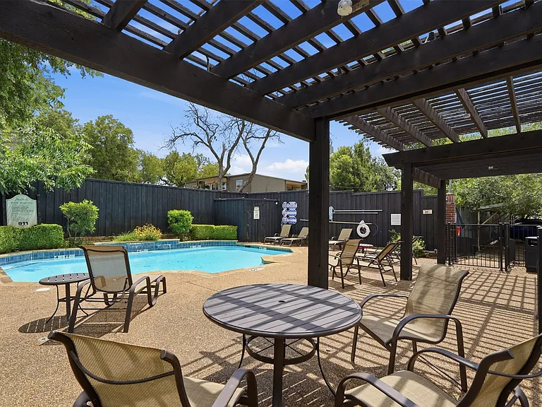 4723 Bradford Dr #B — Photo 27