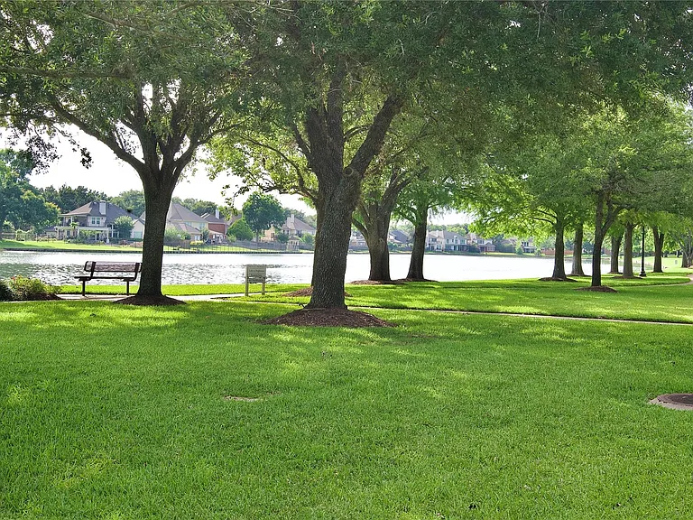 1839 Lake Winds Dr — Photo 32
