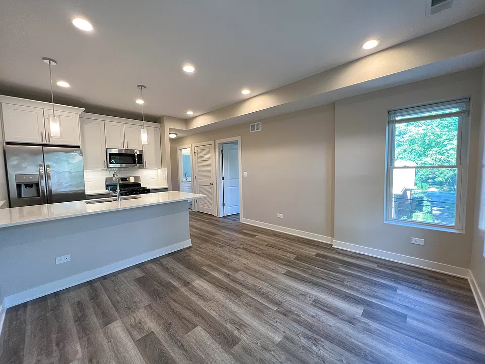 3609 W Ainslie St #2B