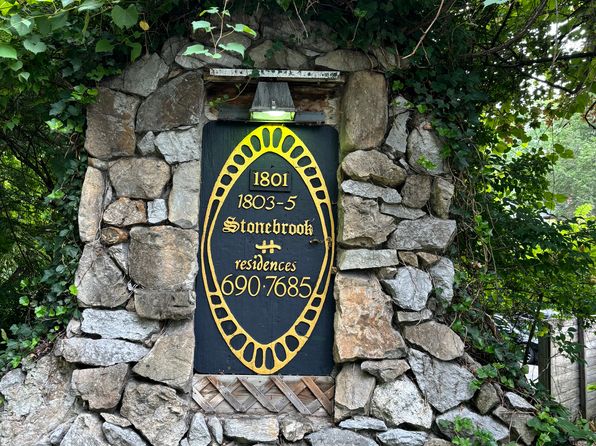 1805 Stonebrook Dr #B