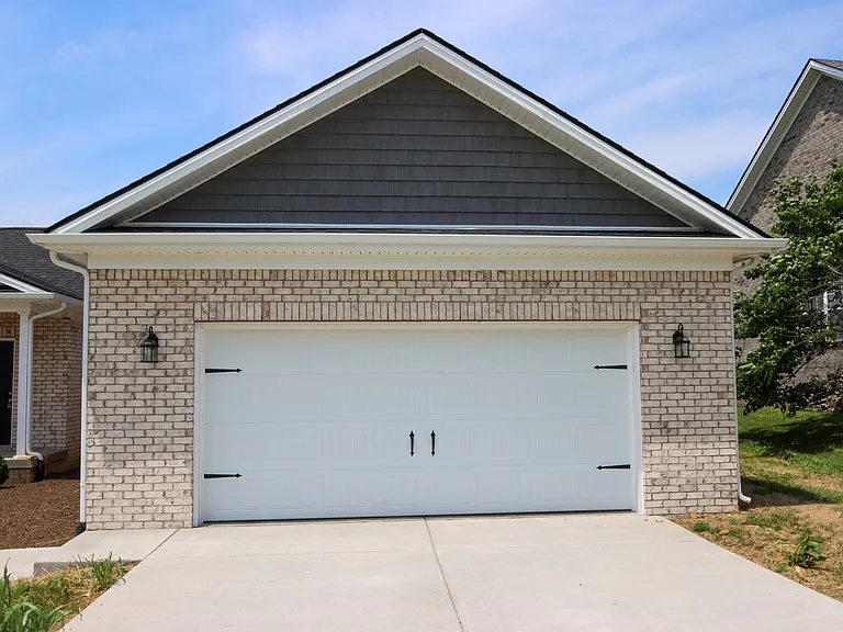 322 Briarwood Ln — Photo 5