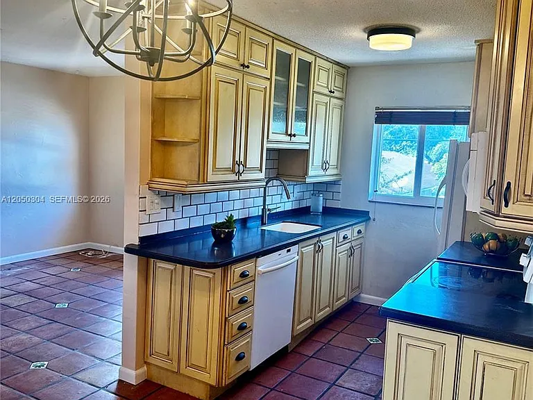 1733 Mayo St #7 — Photo 1