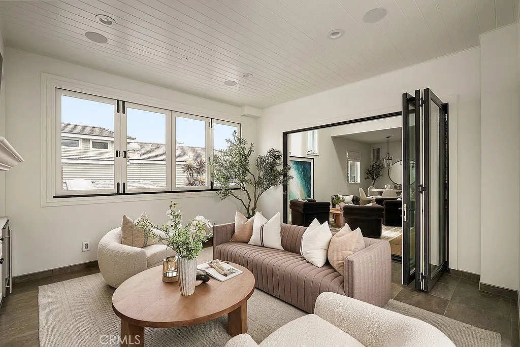 2 bed, 2.5 bath, 1250 sqft, $8,500 — Photo 2