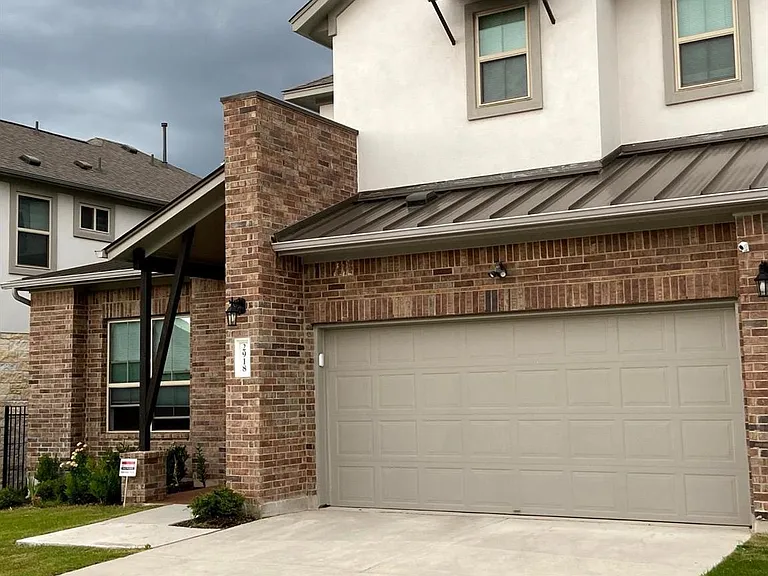 2918 Zelma Dr — Photo 2