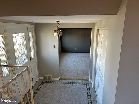 2nd image of 817 Rennard Cir