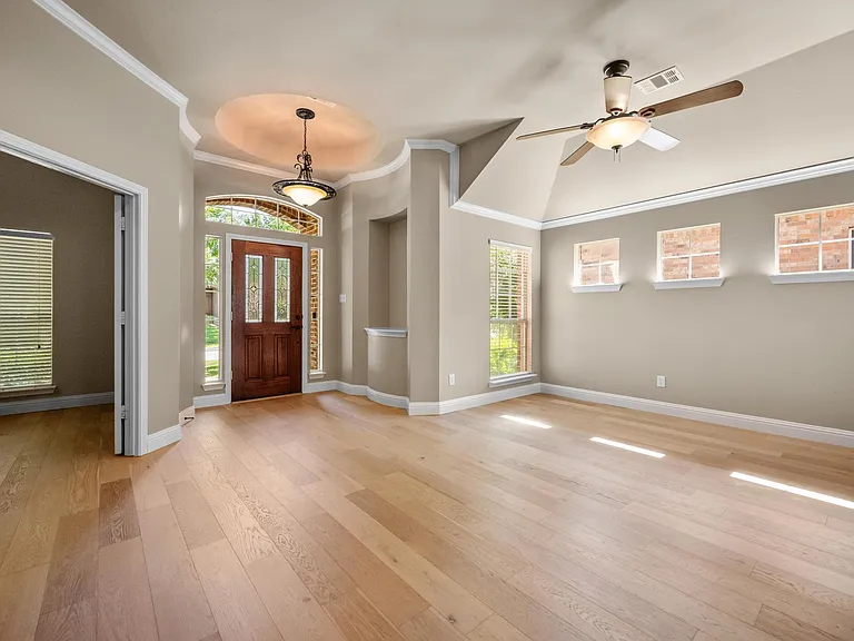 4617 Kingsway Ln — Photo 5