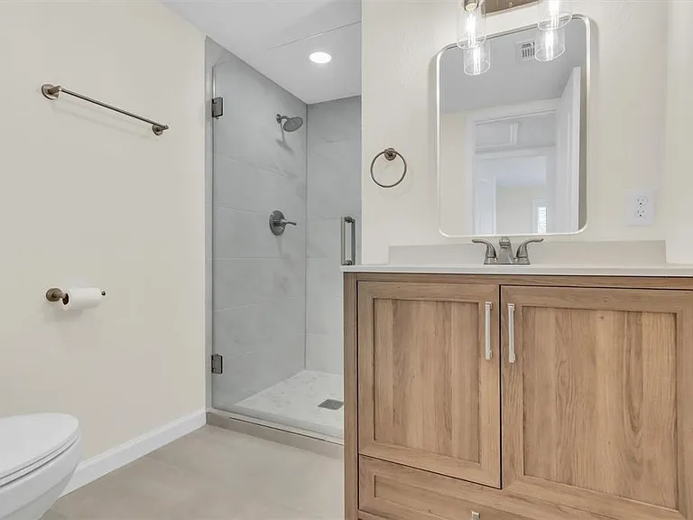 1852 Santa Rosa St — Photo 13