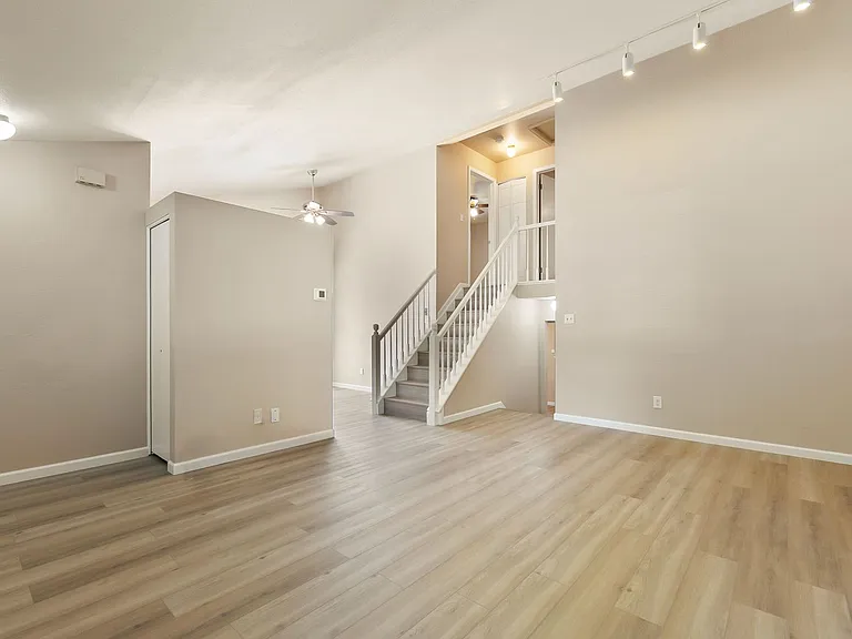419 Albion Way — Photo 3