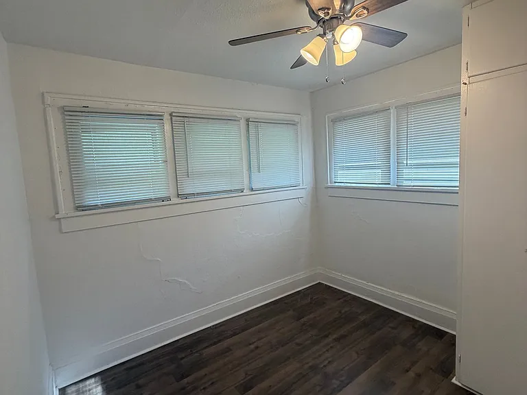 220 Franklin Ave — Photo 4
