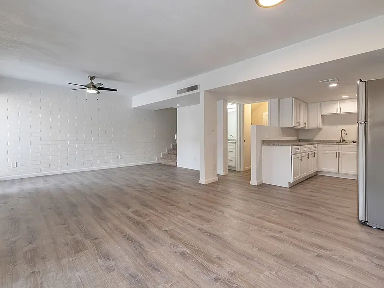 1815 W Tuckey Ln — Photo 28