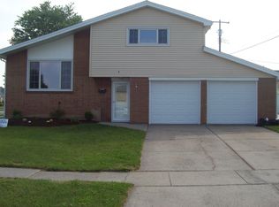 4 Lucy Ln, Cheektowaga, NY 14225