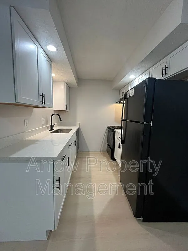 2 bed, 1.0 bath, 995 sqft, $995 — Photo 3