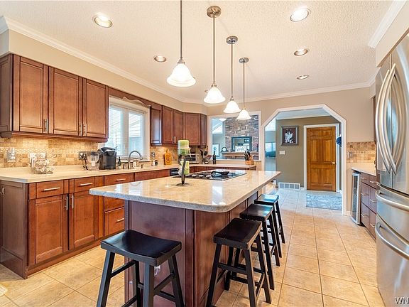 2nd image of 255 Quail Hollow Ln