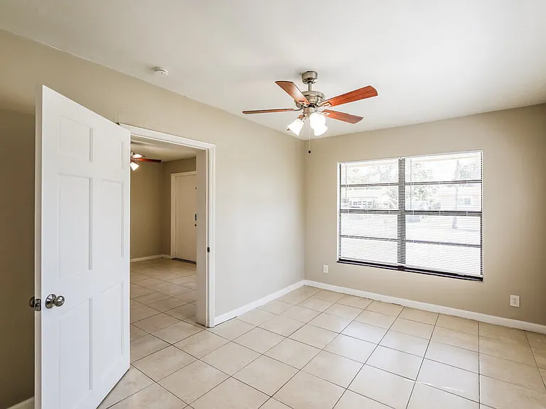 841 NE 51st Ct — Photo 11