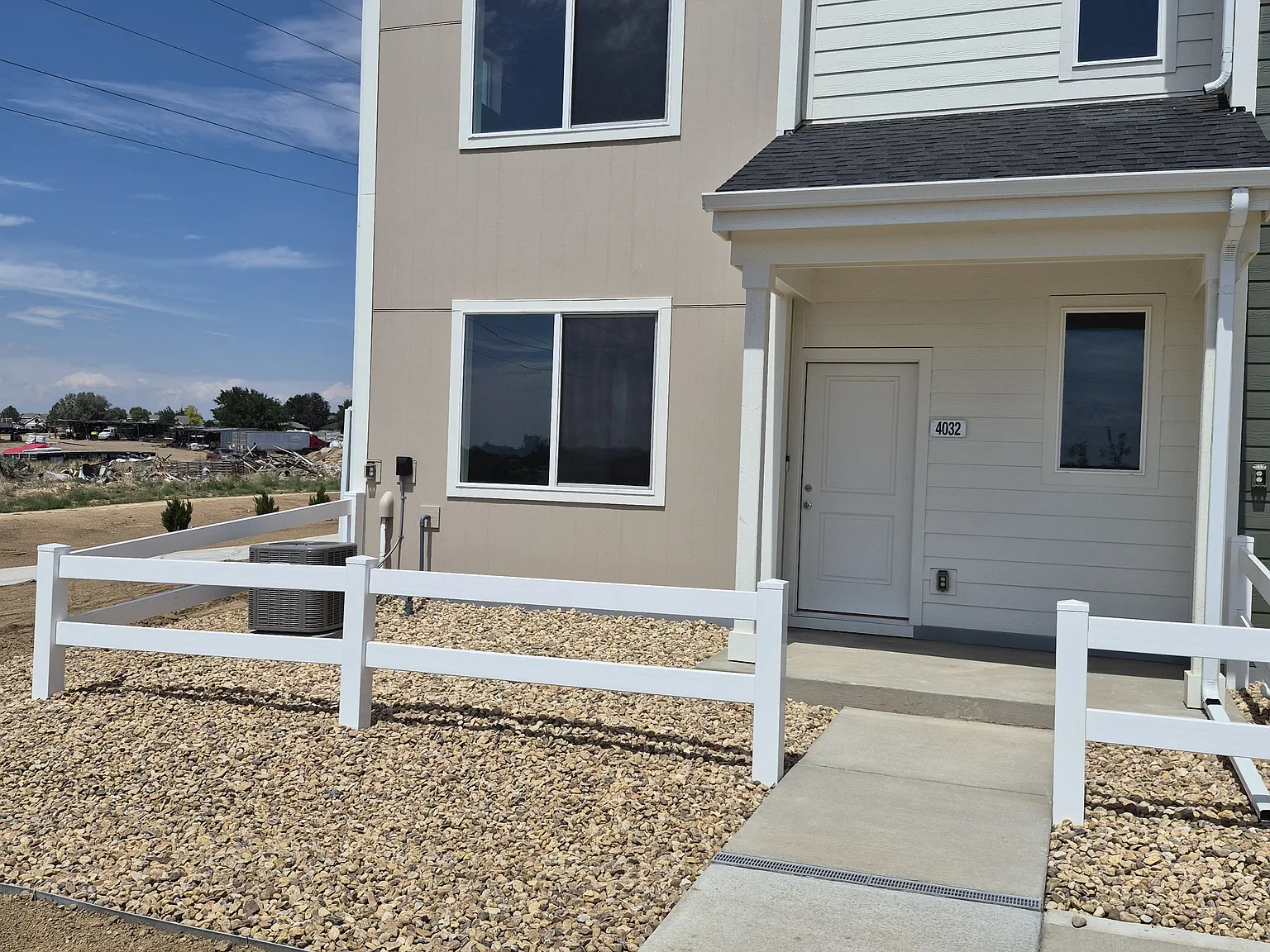 2 bed, 1040 sqft, $2,100 — Photo 1