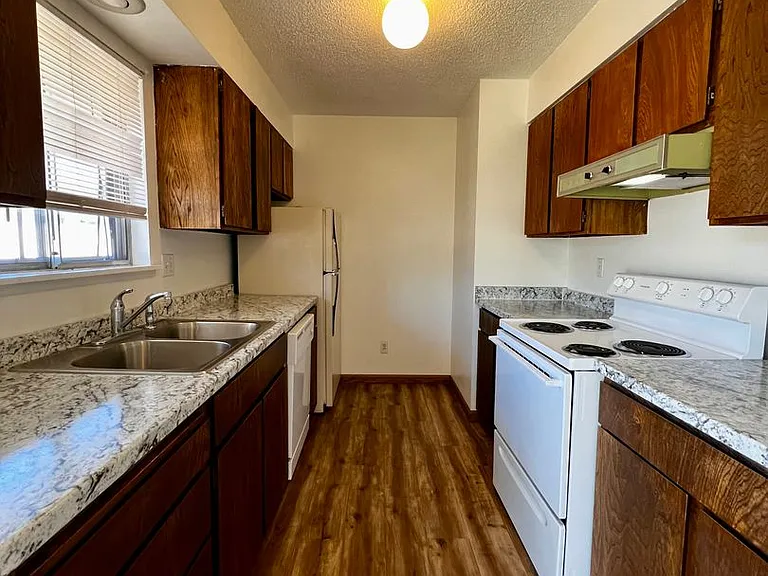 3910 Meadow Ln — Photo 7