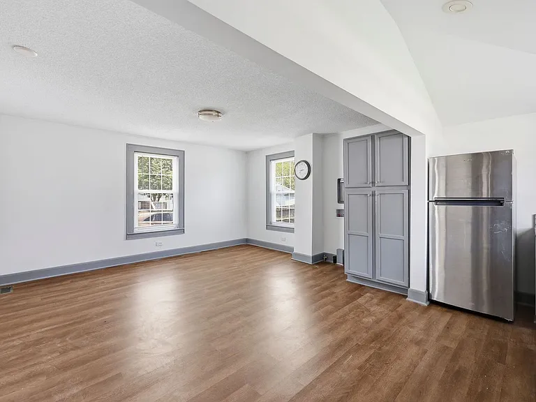 204 E H St — Photo 22
