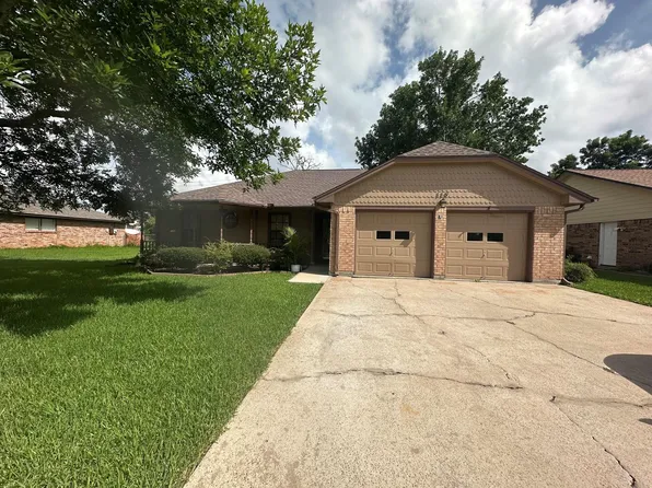 119 Basswood St, Lake Jackson, TX 77566