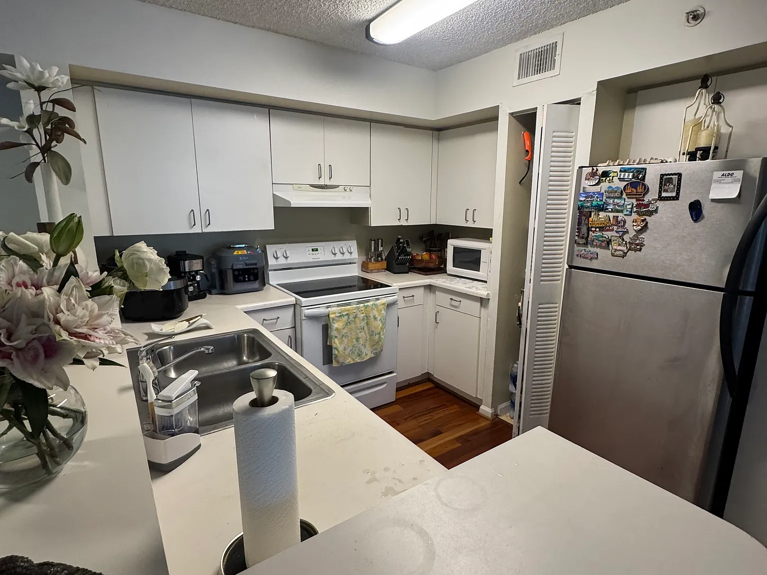 2 bed, 1042 sqft, $1,700 — Photo 3