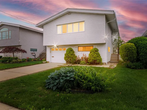 34 E Bedell Street, Freeport, NY 11520