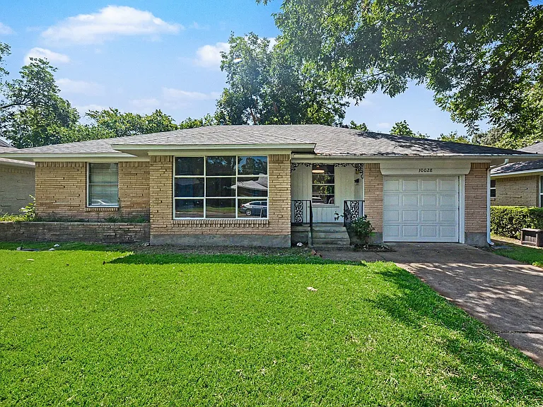 10028 San Lorenzo Dr — Photo 3
