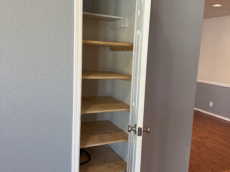 11705 S Fir Ave — Photo 5