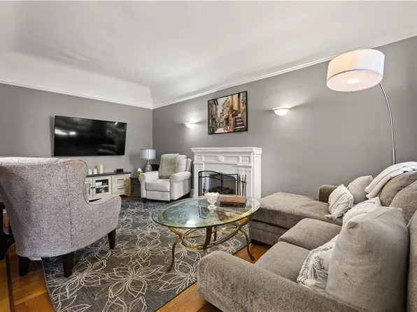 2724 East 27th Street image 9 of 34