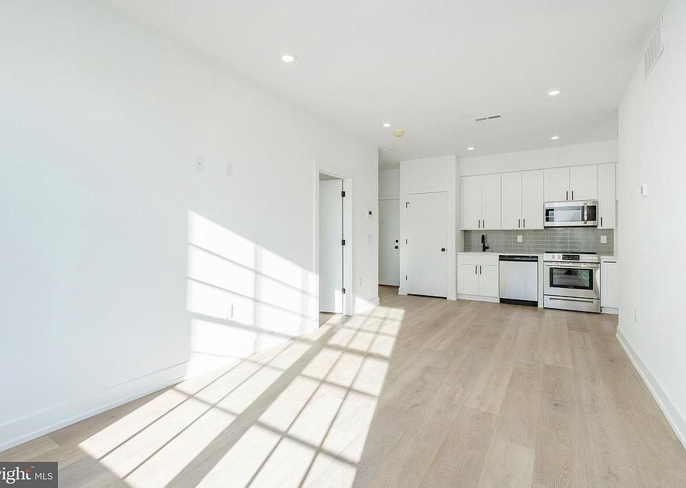 1st image of 2002 Frankford Ave #2F