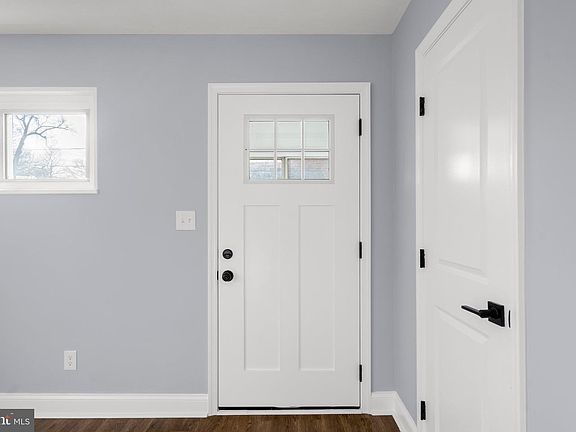5th image of 7626 W Park Dr