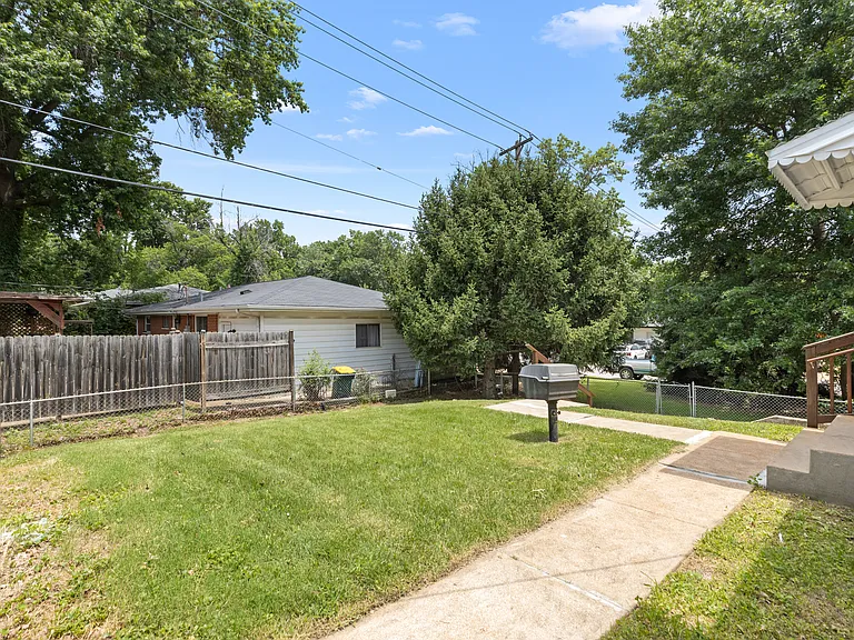 901 Cadora Dr — Photo 23
