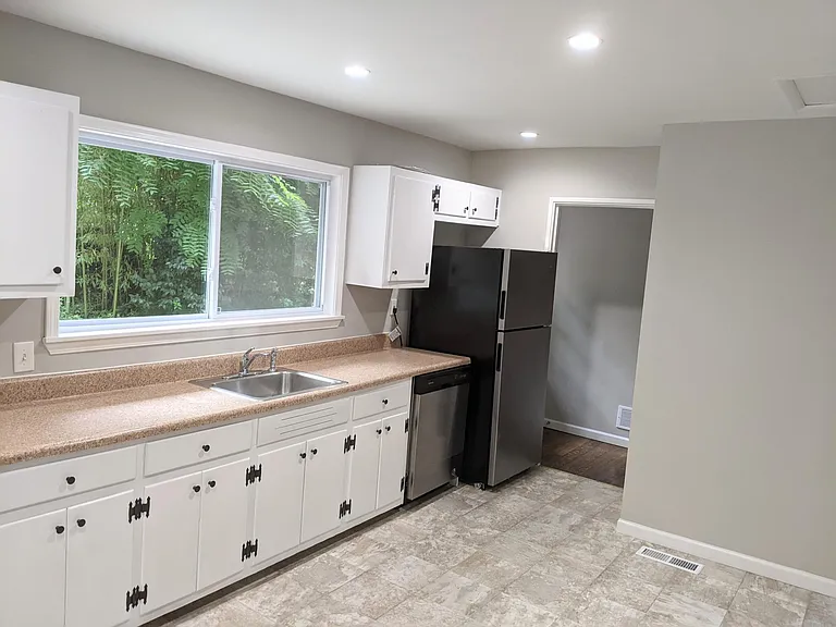 2036 Kenwood Pl SE — Photo 5