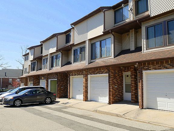 2nd image of 18 Lyndale Ln