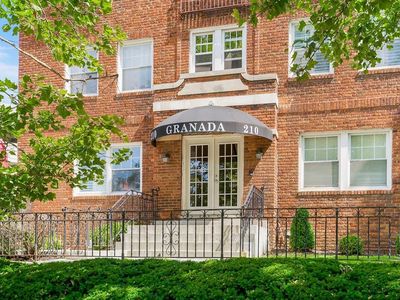 210 E Emanuel Cleaver 3e Blvd, Kansas City, MO, 64112