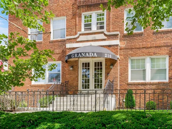 210 Emanuel Cleaver Blvd #4E, Kansas City, MO 64112