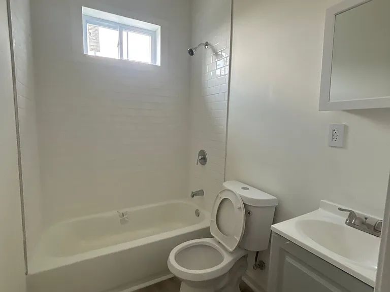 6117 Glenmore Ave — Photo 15