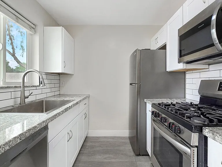1216 E Desert Park Ln — Photo 10