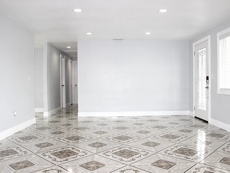 8236 Donaldson Dr — Photo 3