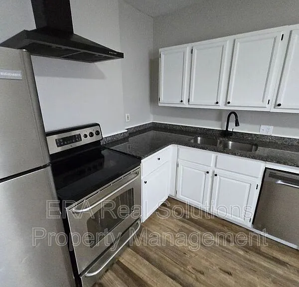 1527 Republic Ave — Photo 8