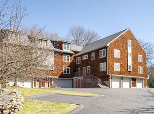 6 Stephen Lane Dr, Bedford, MA 01730