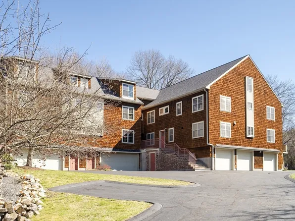 6 Stephen Lane Dr, Bedford, MA 01730