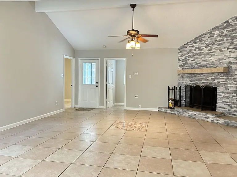 4211 Autumn Meadow Dr — Photo 9