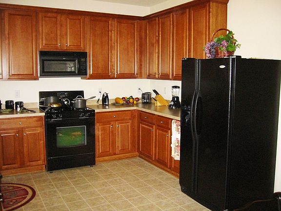 Kitchen with Upgraded 42" Cabinets and All Appliances Included