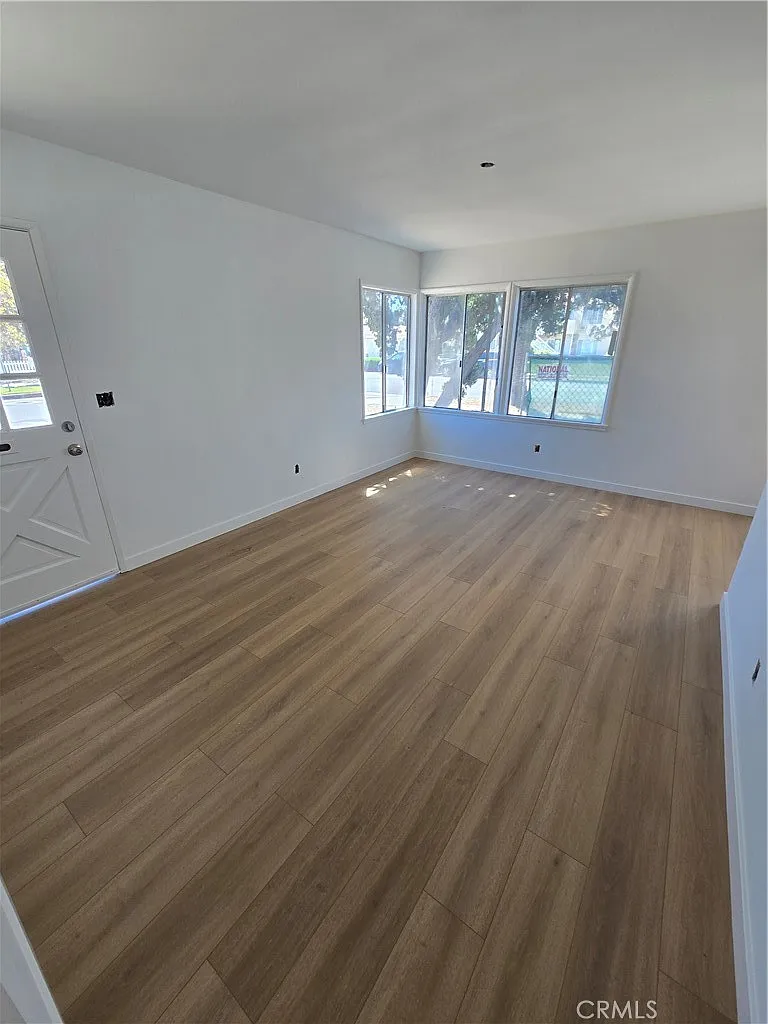 3 bed, 1127 sqft, $5,500 — Photo 1