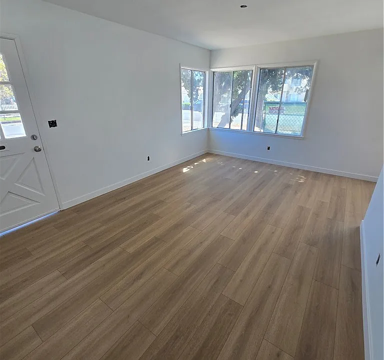 687 N Glassell St