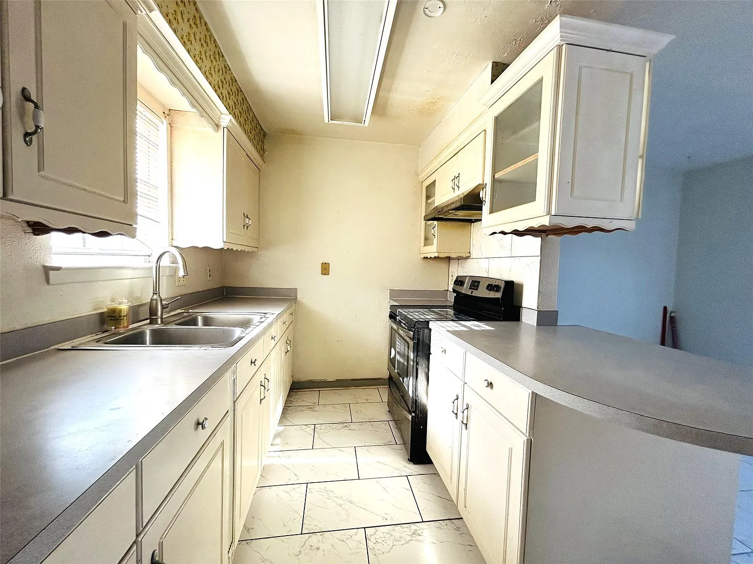 2 bed, 1.5 bath, 1190 sqft, $1,100 — Photo 2