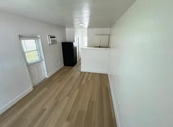 Studio, 550 sqft, $1,300 — Photo 3