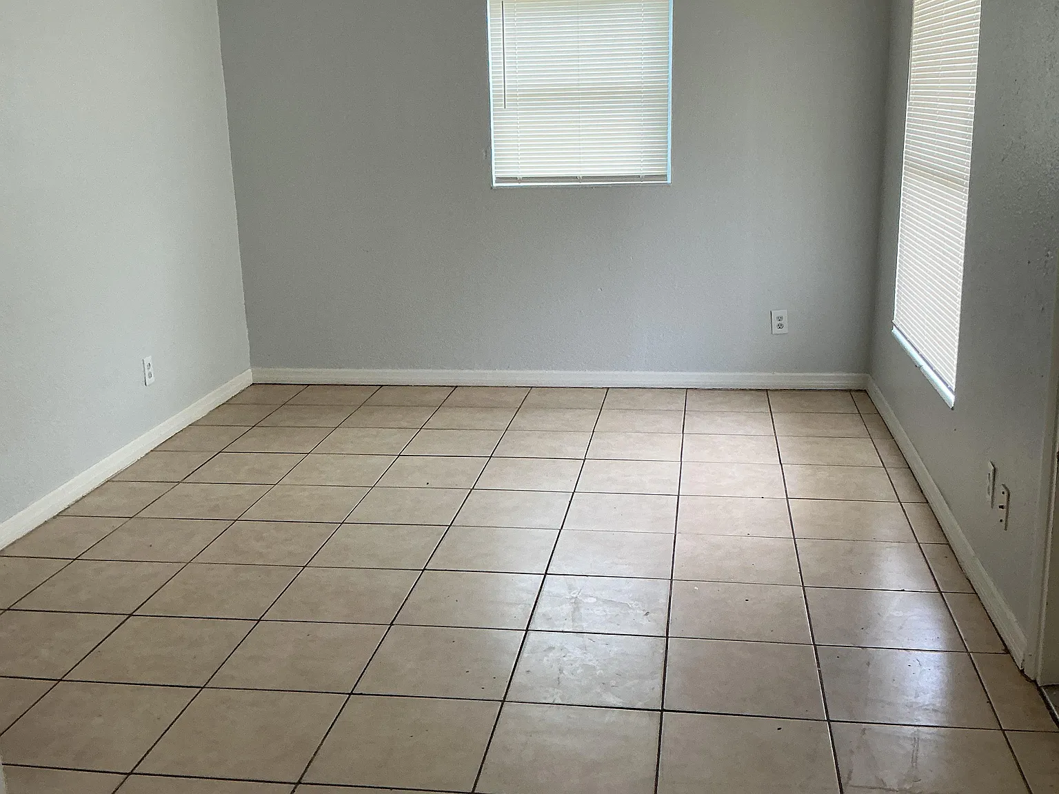 3 bed, 1028 sqft, $1,900 — Photo 4