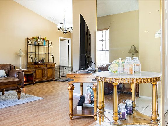 4th image of 2728 Narcissus Dr