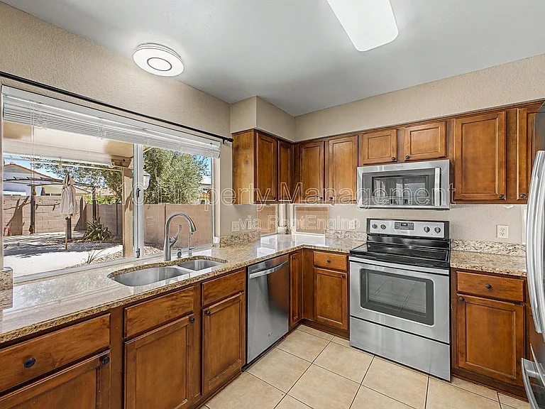 3236 E Hiddenview Dr — Photo 17